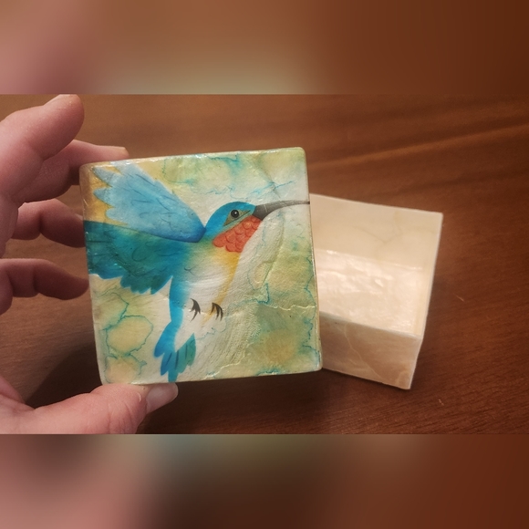 Hummingbird Irridescen Capiz Shell Jewelry Trinket Keepsake Box 3" - Picture 2 of 8